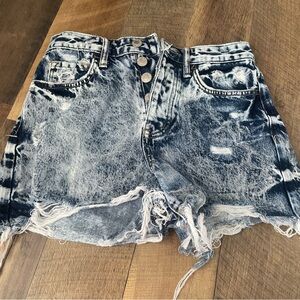 i’m selling these super cute dark blue bleach wash jeans! Size: XS 🌀